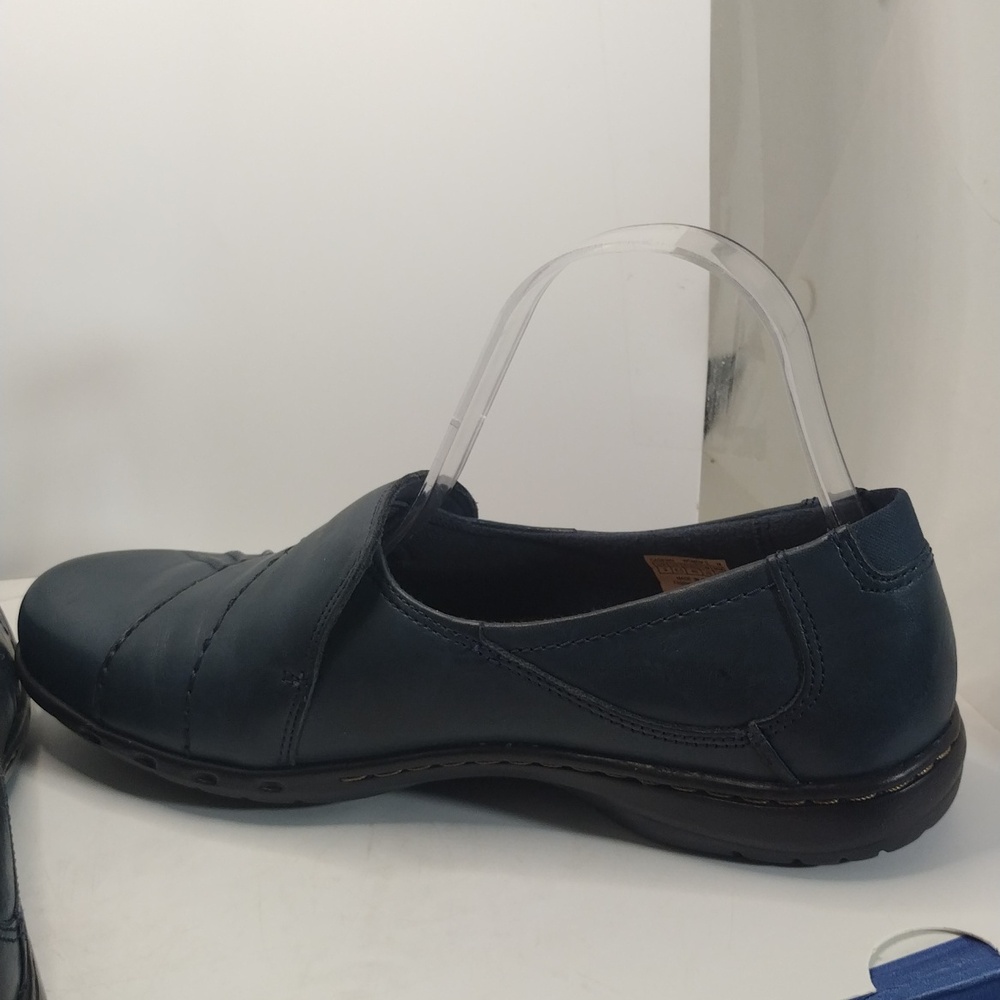Cobb Hill Leather Loafer - Picture 7 of 11